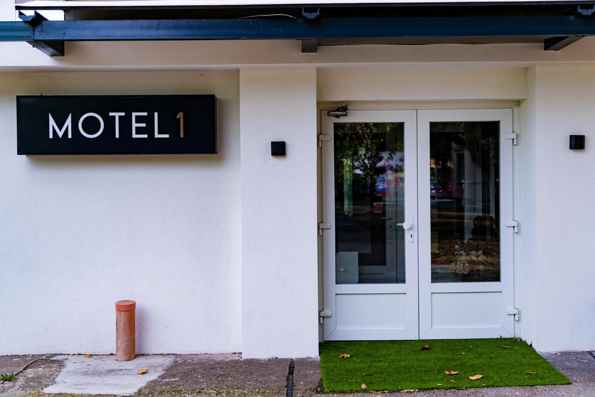 Motel1- A Megfizetheto Luxus! Dunaújváros Exterior foto